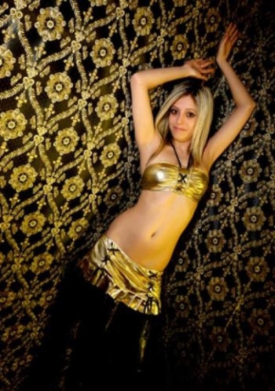 Nadja - Zierliches Privatgirl als Escort Girl buchen